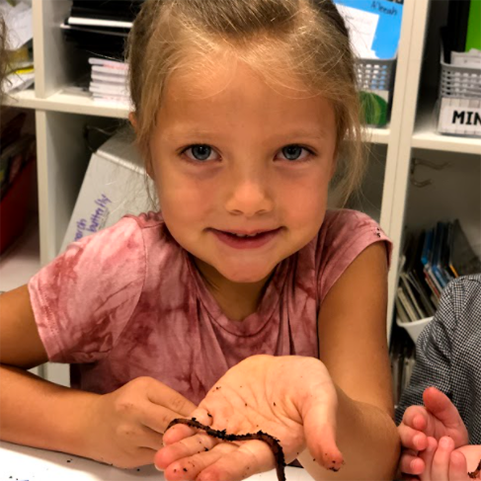  girl holding a worm